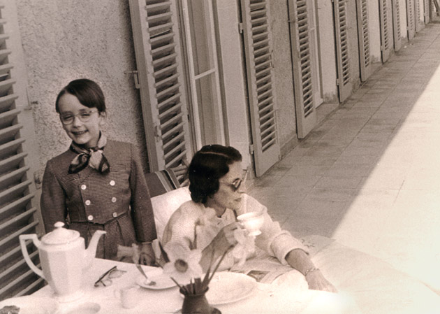 mama06-kind-balkon