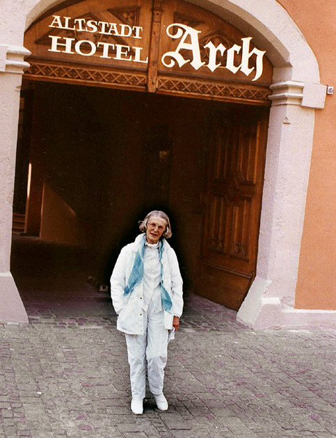 mama-gab-hotel-arch
